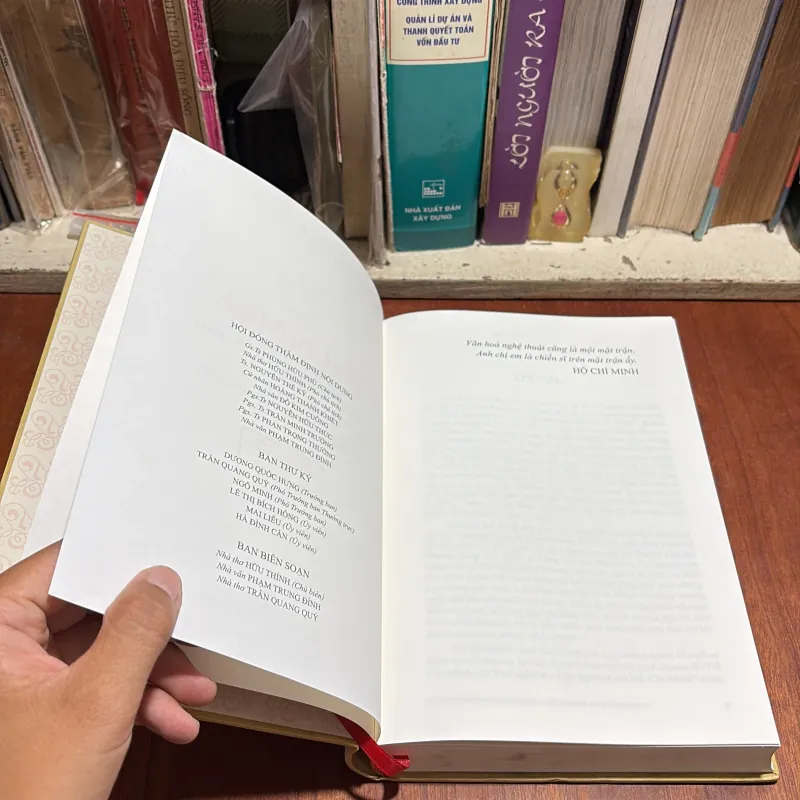 II Hồ Chí Minh Với Văn Nghệ Sĩ (Tập 4) - 2012 1009174