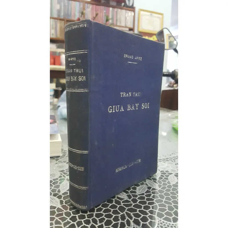 Trần trụi giữa bầy sói - Bruno Apitz, bìa cứng xb 1962 702802
