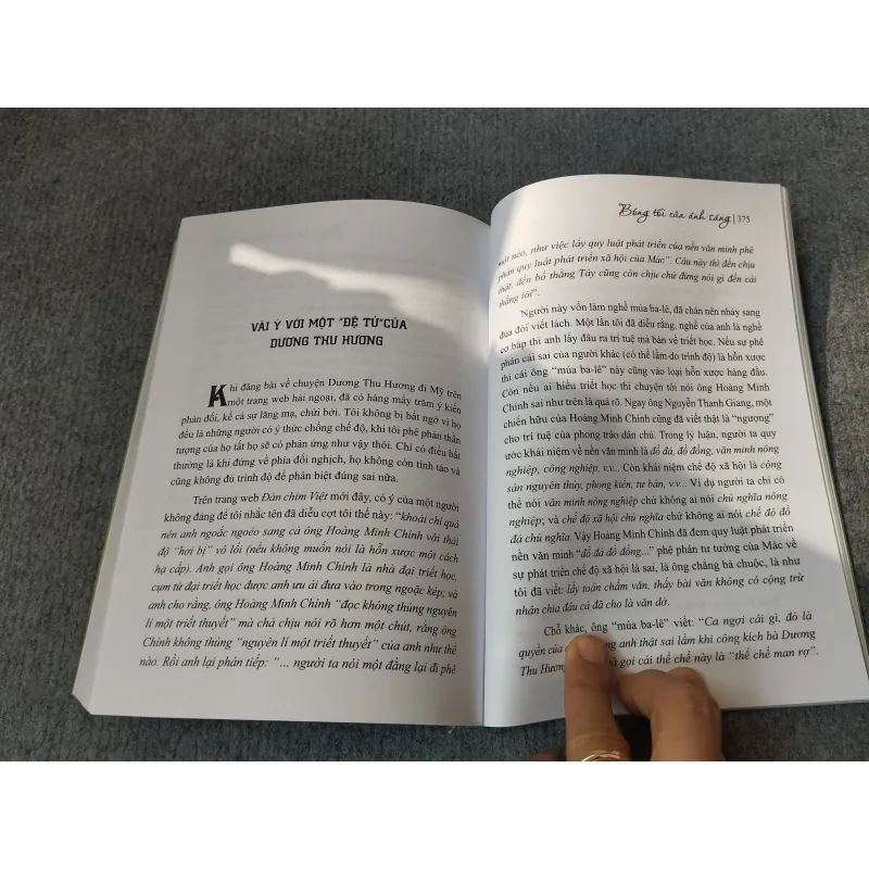 BÓNG TỐI CỦA ÁNH SÁNG - ĐÔNG LA NGUYỄN HUY HÙNG 727192