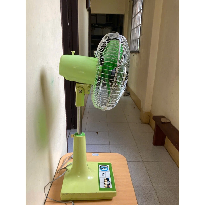 Quạt lửng Nhật hiệu Nec cánh 30cm cao 80cm điện 100v 443520