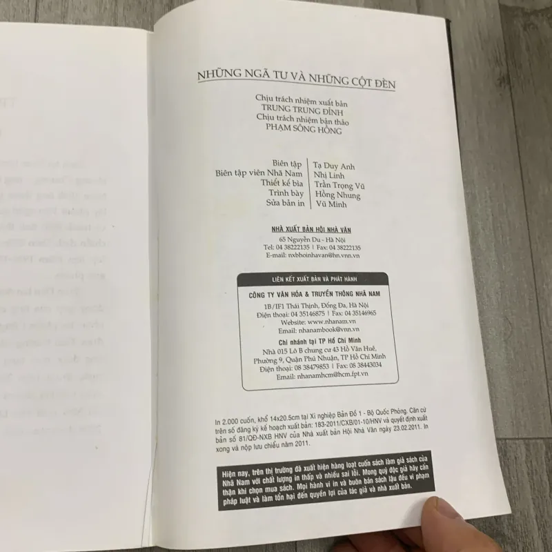 Những ngã tư và những cột đèn - trần dần. 1a5 1002847