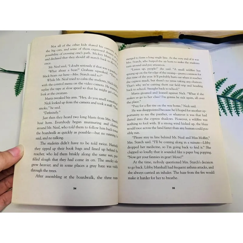 [Sách tiếng Anh 2hand] Like new 90% - 🐾 Scat – Carl Hiaasen 598335