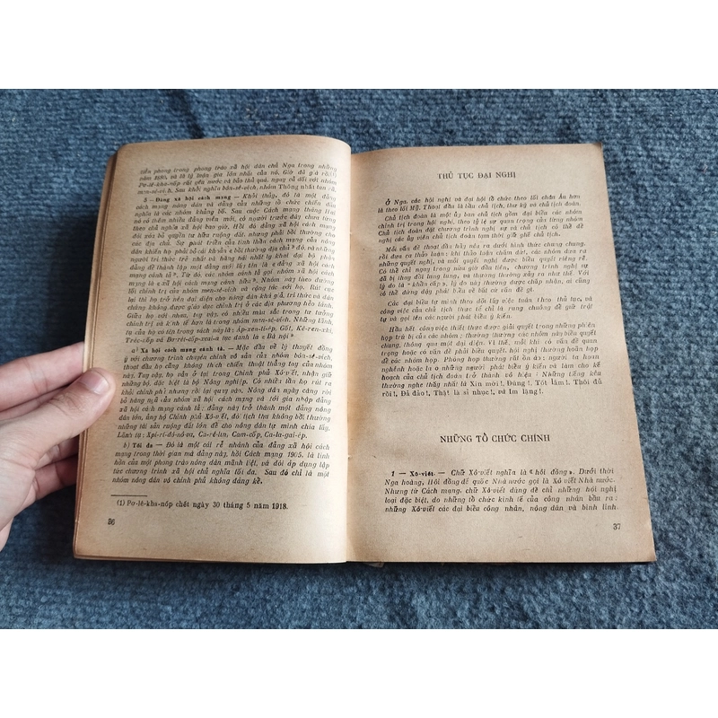 MƯỜI NGÀY RUNG CHUYỂN THẾ GIỚI 504896