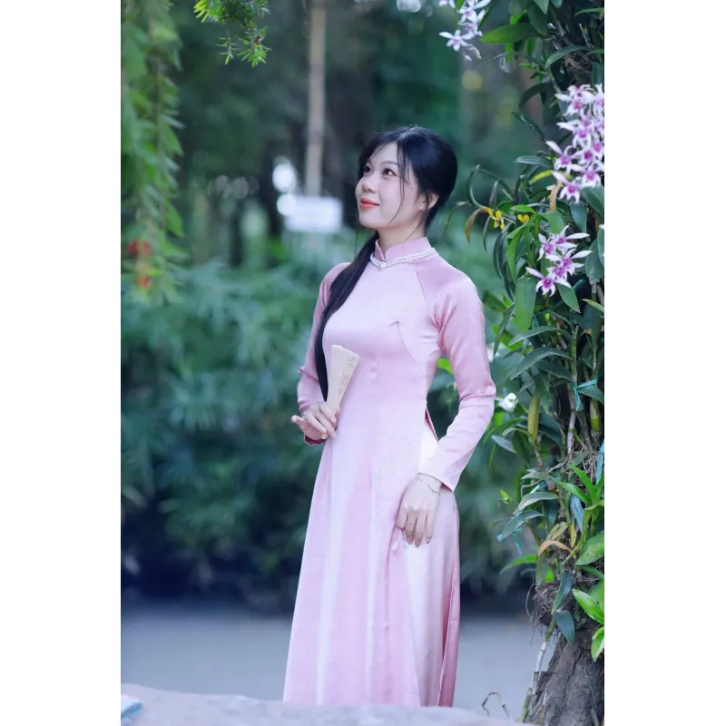 Váy cô dâu cổ cao dài tay chất liệu lụa màu trắng kem 737788