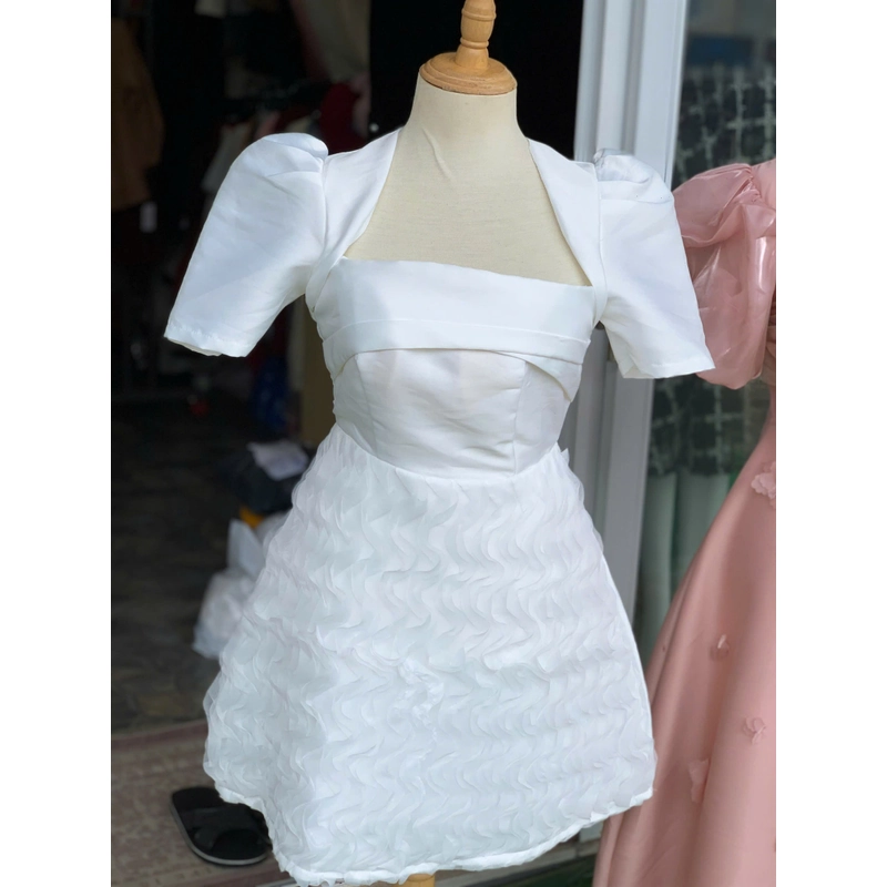 Đầm trắng phối lượn sóng bèo ở váy 503168
