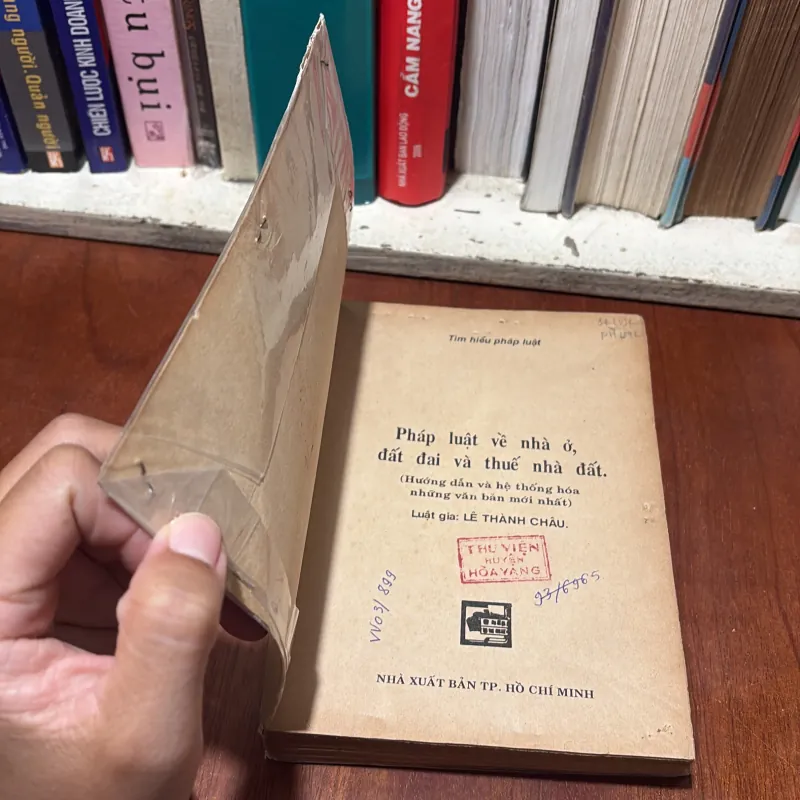 II Pháp Luật: Pháp Luật Về Nhà Ở, Đất Đai Và Thuế Nhà Đất - Luật Gia Lê Thành Châu - 1993 778687