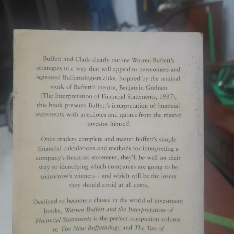 WARREN BUFFETT and the Interpretation of Financial Statements 674238