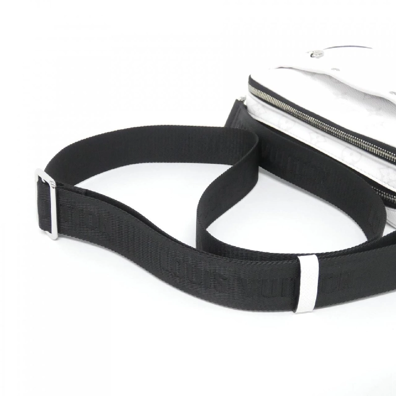 Túi đeo chéo Louis Vuitton Taiga Lama Alpha Messenger M31069 - Hàng hiệu Chính hãng 767012