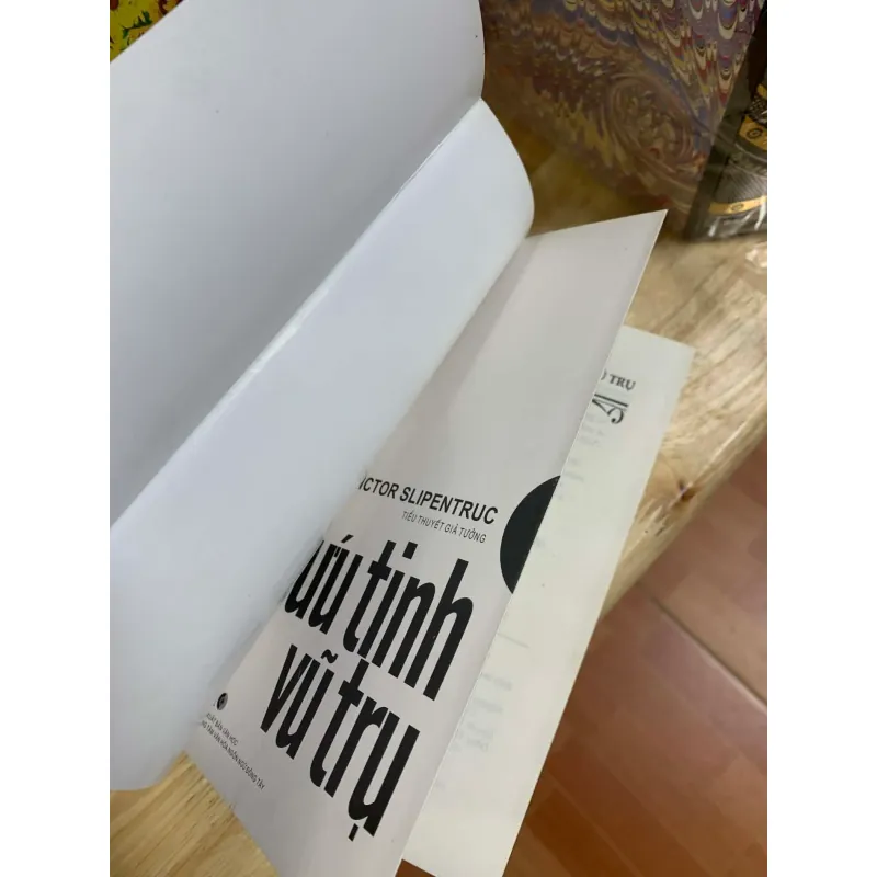 Cứu Tinh Vũ Trụ - Victor Slipentruc 926371