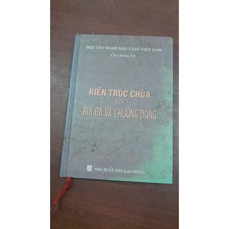 KIẾN TRÚC CHÙA VỚI BIA ĐÁ VÀ CHUÔNG ĐỒNG 281410