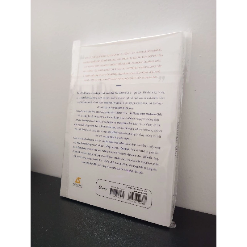 At Home With Madame Chic - Thanh Lịch Từ Những Khoảnh Khắc Đời Thường - Jennifer Scott New 100% HCM.ASB1403 65259