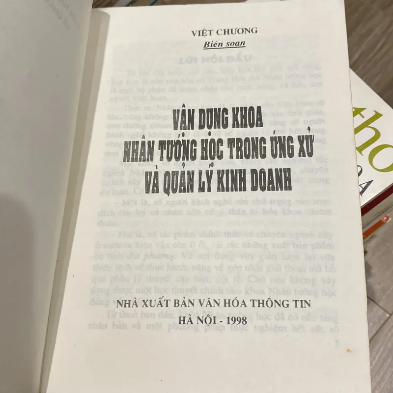 VẬN DỤNG KHOA NHÂN TƯỚNG HỌC TRONG ỨNG XỬ VÀ QUẢN LÝ KINH DOANH (XB 1998) 697721