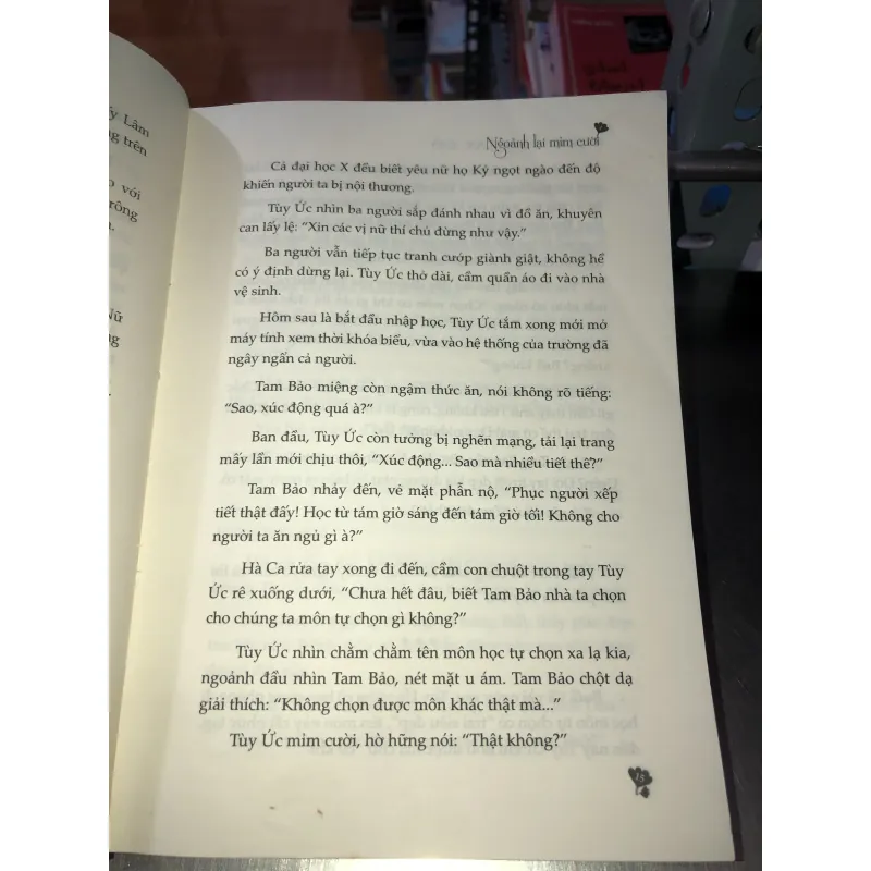 Ngoảnh lại mỉm cười - Đông bôn tây cố 1002498