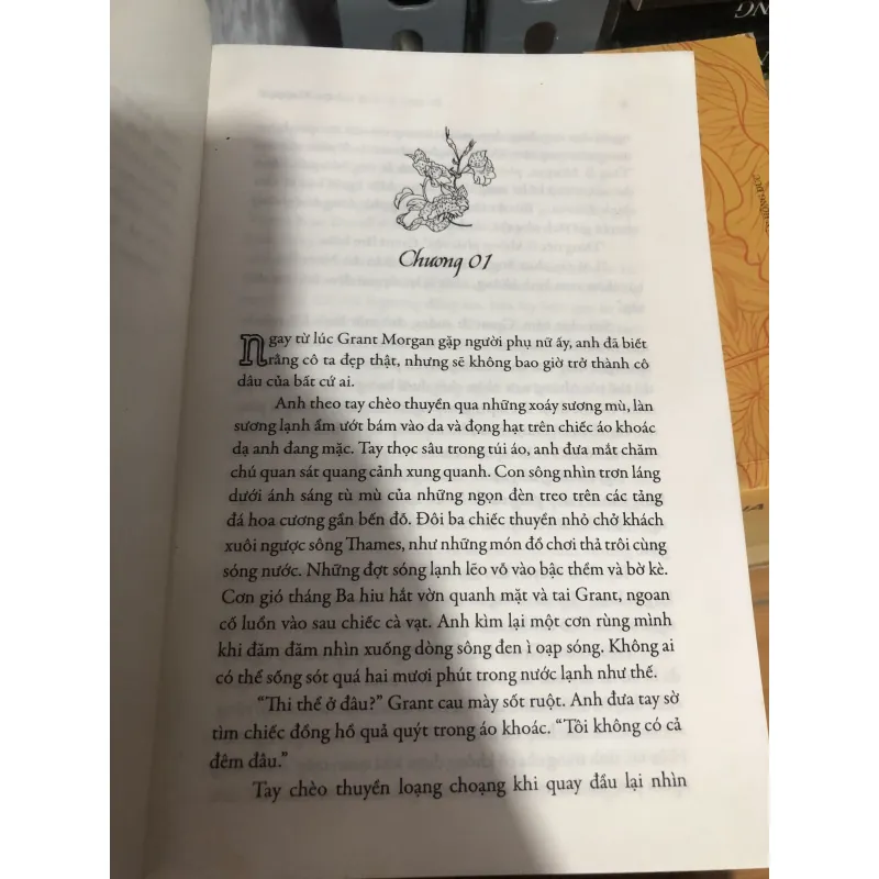 Ngoài vòng tay anh là bão tố 990579