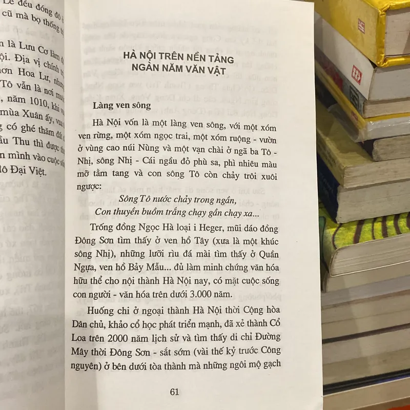 TRÊN MẢNH ĐẤT NGÀN NĂM VĂN VẬT, GS. TRẦN QUỐC VƯỢNG (XB 2009) 561785