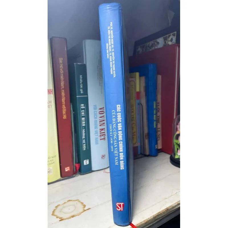 SÁCH CÁC CUỘC VẬN ĐỘNG CHỈNH ĐỐN ĐẢNG CỦA ĐẢNG CỘNG SẢN VIỆT NAM THỜI KỲ 1930 -1975 730406