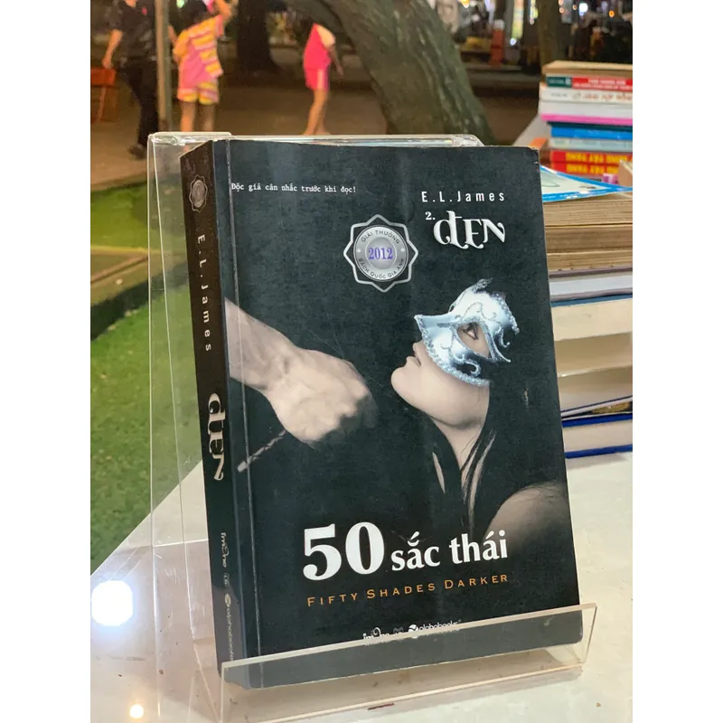 50 SẮC THÁI: ĐEN - E. L. JAMES 589573