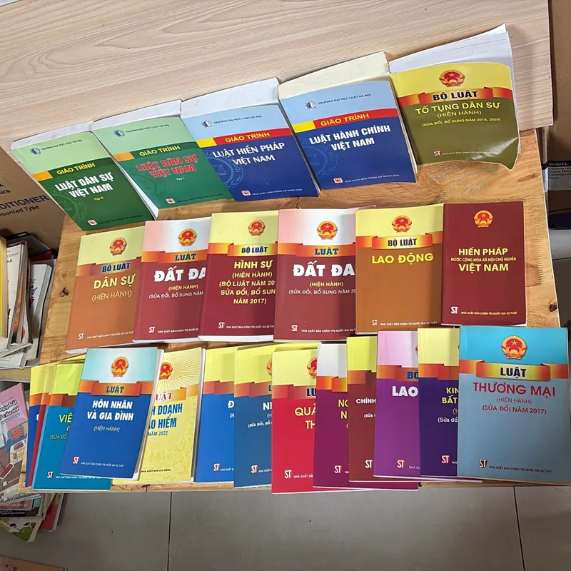 II Sách Pháp Luật, Chính Trị: Chồng Sách (25 Cuốn) 733489