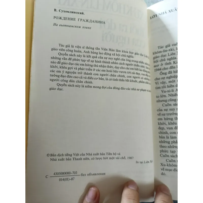 Tuổi ra đời của người công dân - V. Xu-Khôm-lin-xki 932657