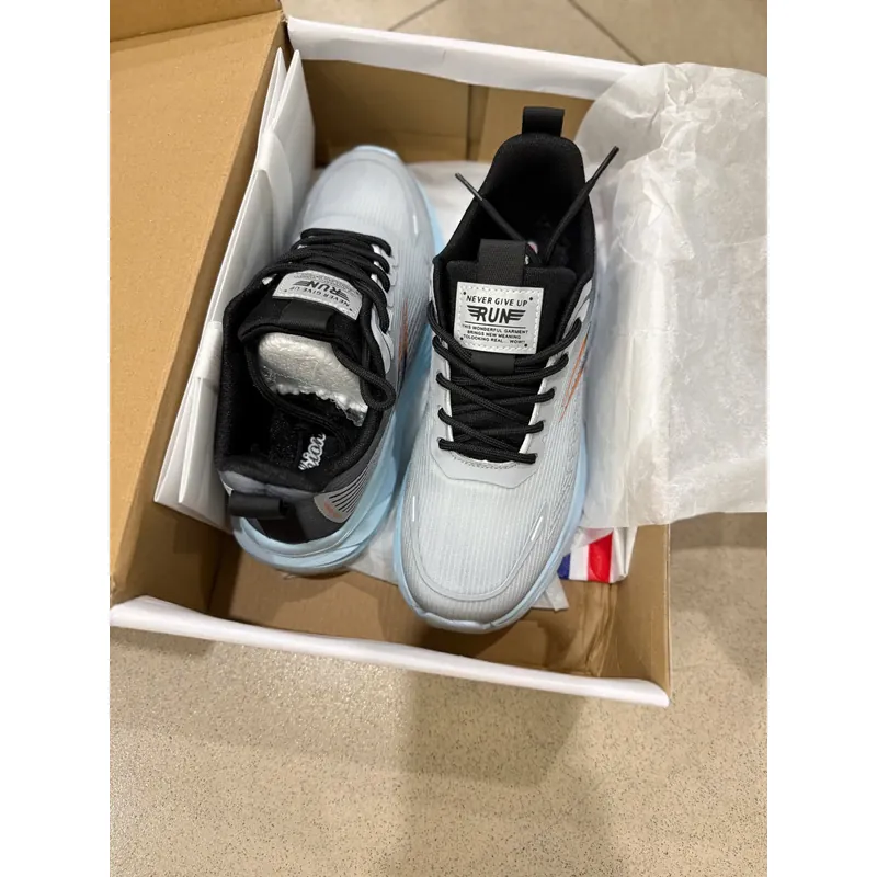 Giày thể thao nữ - size 38 (mới) 697218