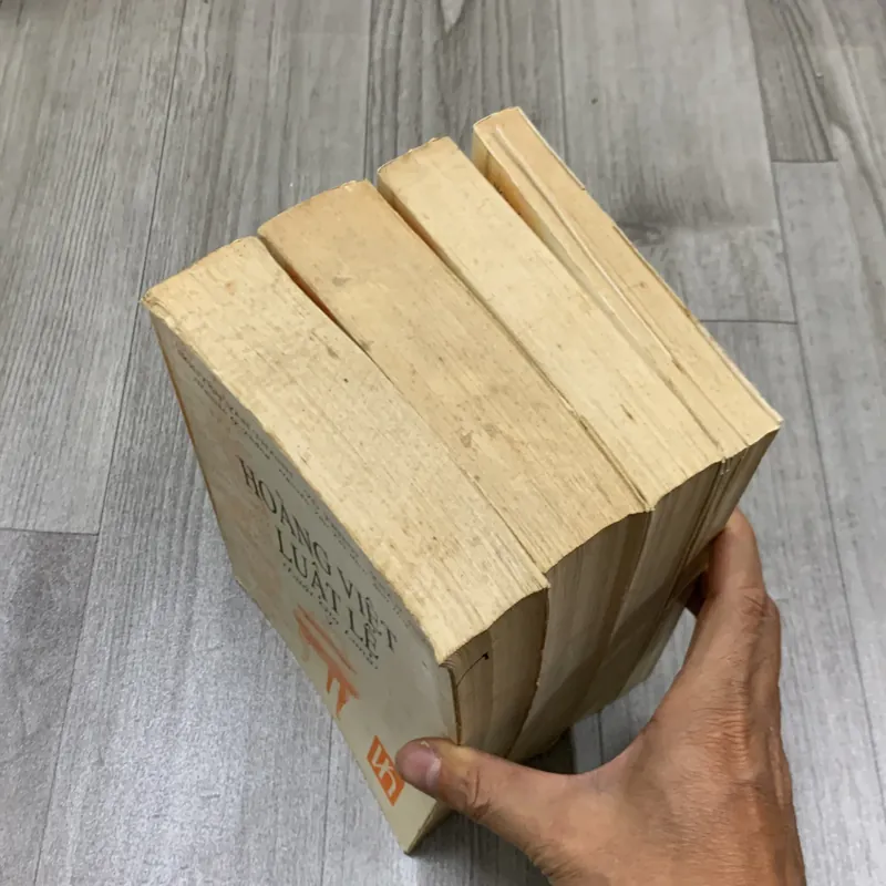 Hoàng việt luật lệ ( luật gia long). Combo 4 cuốn. Thiếu tập 2. 3a2 707596