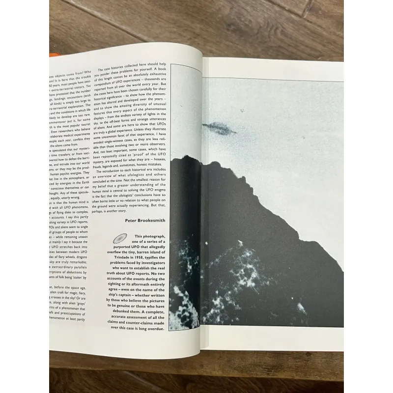 UFO - The Complete Sightings Catalogue 734861