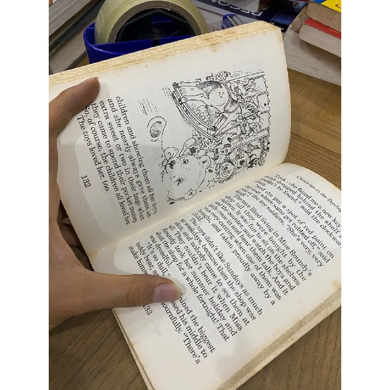 The Enchanted Shoes and Other Stories - Guid Blyton 562706