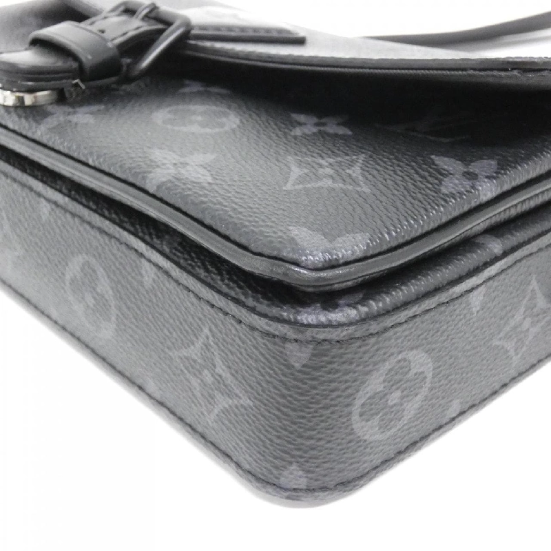 Túi đeo vai Louis Vuitton Monogram Eclipse Montsouris Wearable Wallet M83567 612778