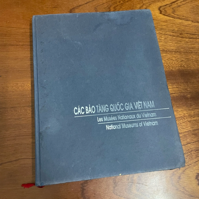 II Tựa sách: Các Bảo Tàng Quốc Gia Việt Nam (Việt - Pháp - Anh) - 2001 496110