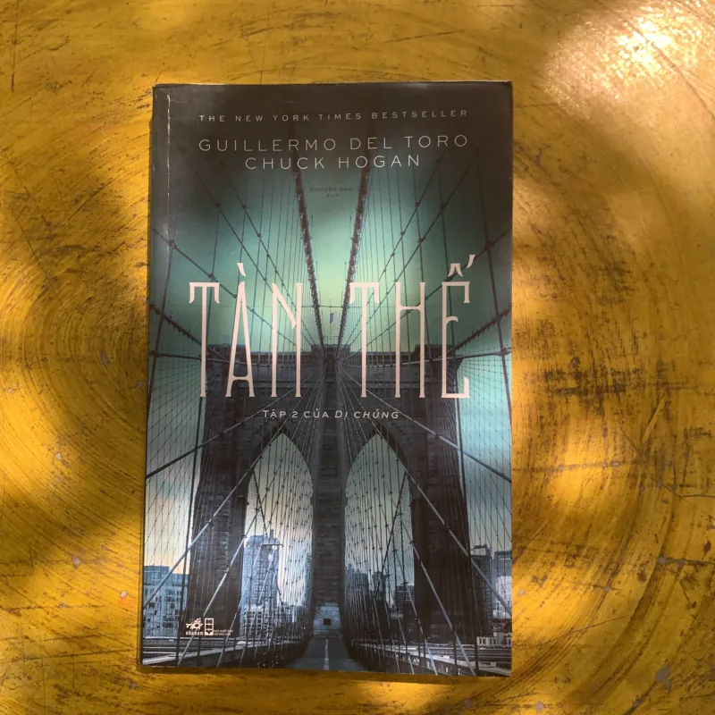 TÀN THẾ - GUILLERMO DEL TORO CHUCK HOGAN 937318