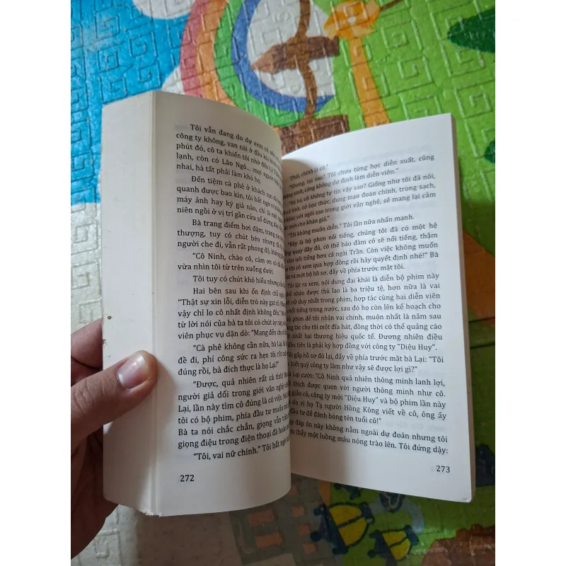 Một đóa hồng không đỏ cũng chẳng bạch 999833