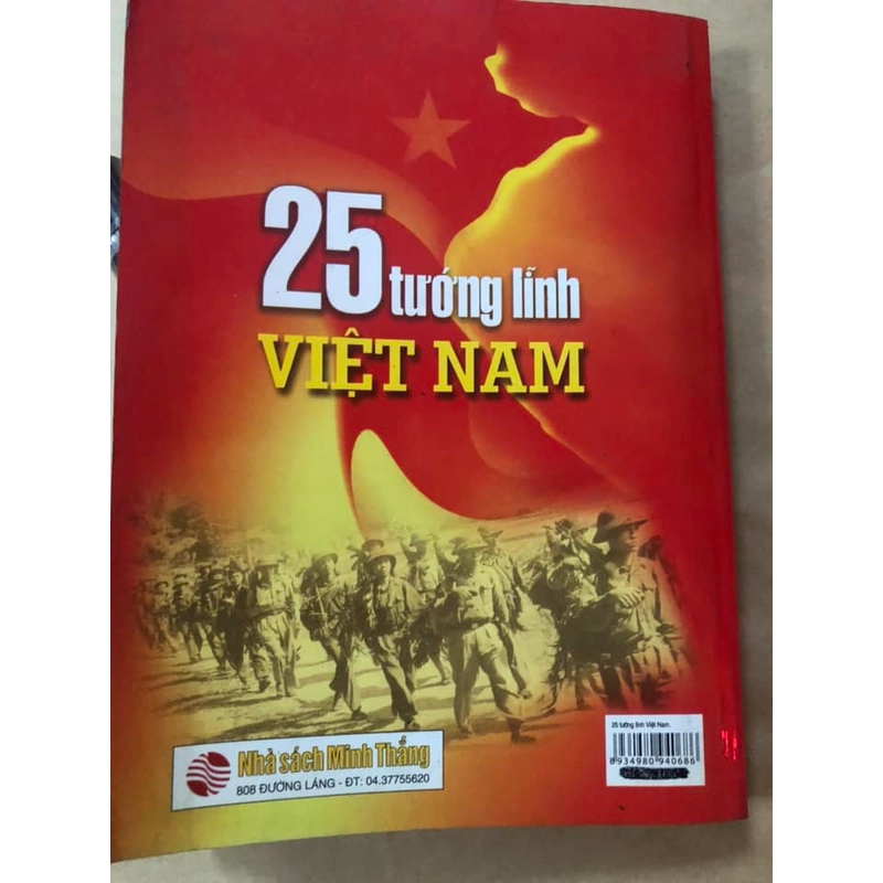 Sách 25 Tướng lĩnh Việt Nam còn mới 305396