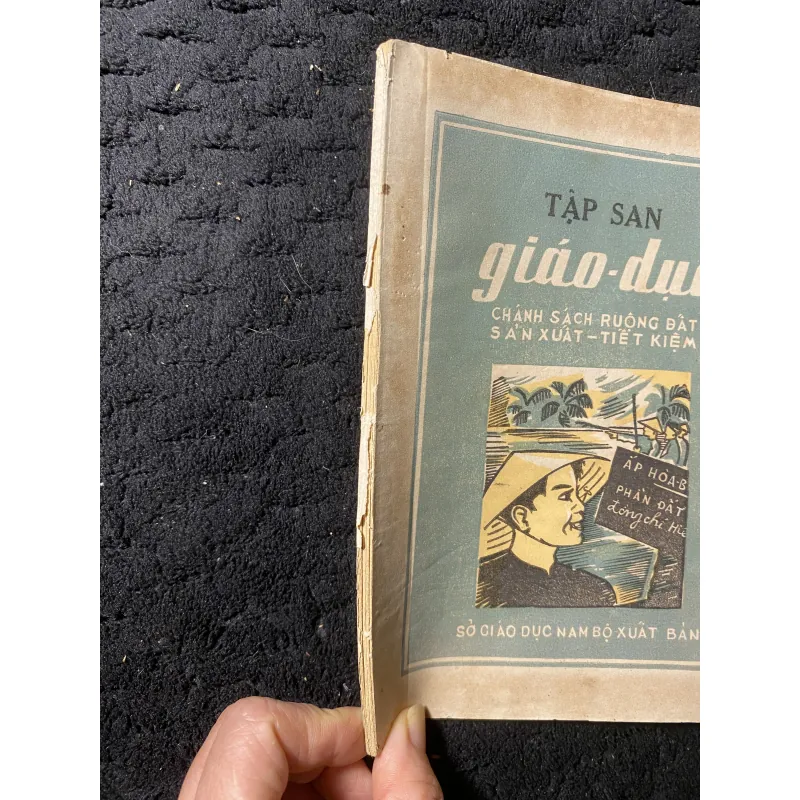 [ sách xưa] Tập san Giáo dụ : Chánh sách ruộng đất - Sản xuất - Tiết kiệm 1037120