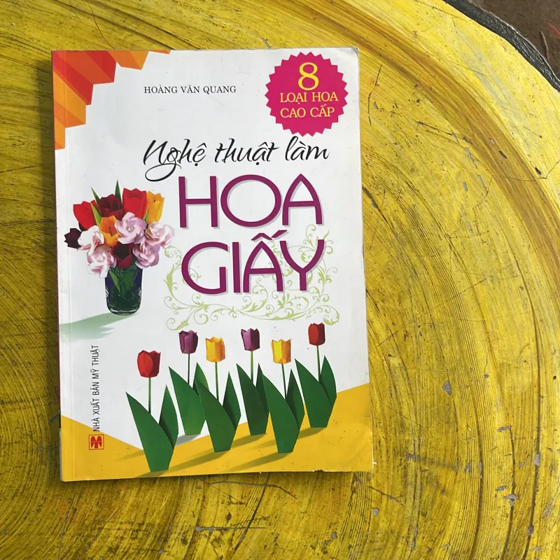 NGHỆ THUẬT LÀM HOA GIẤY - hoàng văn quang- nhà xuất bản mỹ thuật 973737