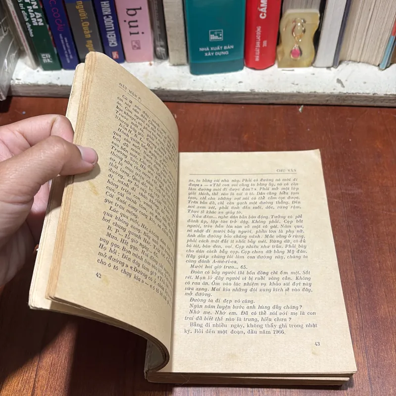 [Sách 7x] - II Tiểu thuyết: Đất Mặn (Quyển 2) - Chu Văn - 1977 797563