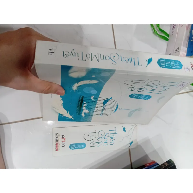 Sách Thiên sơn mộ tuyết 1023847