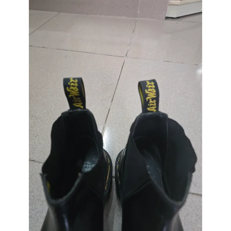 Giày Dr. Martens Bianca.
Màu đen.
Size 5UK - 38. Made in Thailand. Tình trang sử dụng tốt. 1031353
