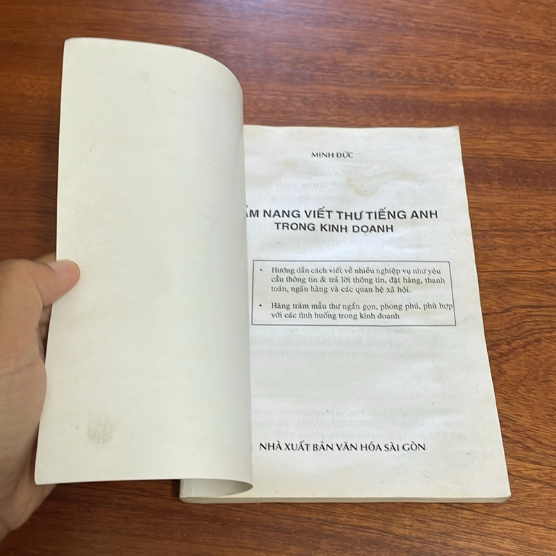 II Sách Học Tiếng Anh: Cẩm Nang Viết Thư Tiếng Anh - Nguyễn Minh Đức - 2010 505823