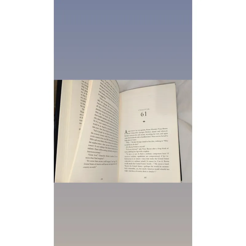  The President Is Missing (Bill Clinton & James Patterson) (bìa cứng khổ lớn) 748372