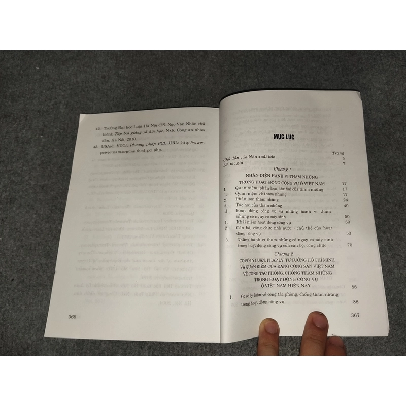 PHÒNG, CHỐNG THAM NHŨNG TRONG HOẠT ĐỘNG CÔNG VỤ Ở VIỆT NAM: LÝ LUẬN VÀ THỰC TIỄN 478563