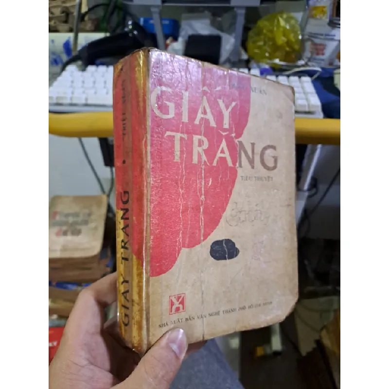 [Sách Cũ SCGR] Giấy trắng Triệu Xuân Tiểu thuyết mới 70% ố 1985 Văn học Việt Nam HCM1709 682118