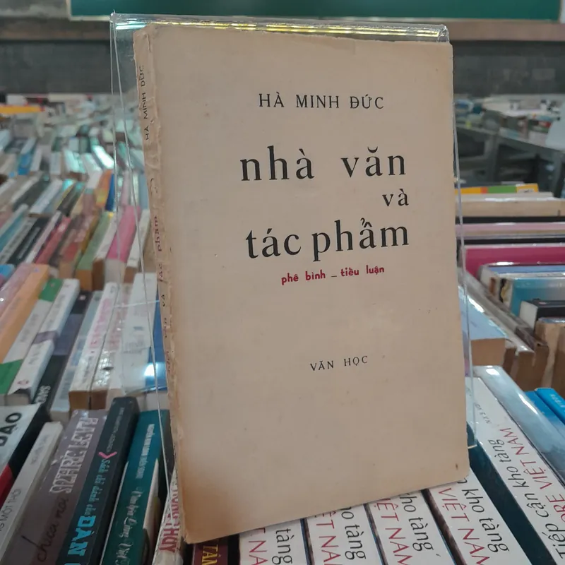 NHÀ VĂN VÀ TÁC PHẨM - HÀ MINH ĐỨC 695964