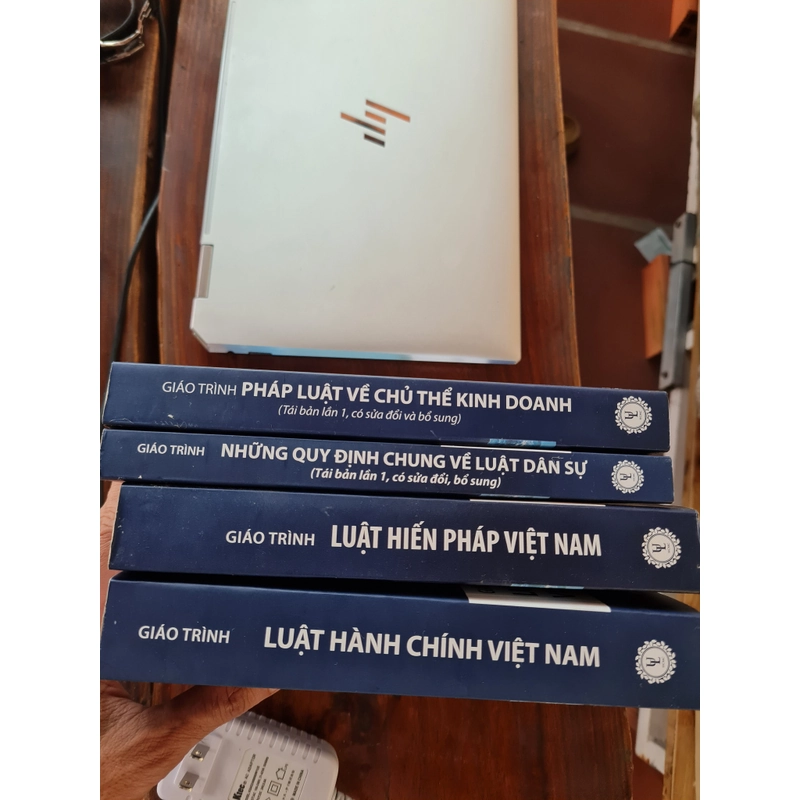Thanh lý bộ sách luật 505861