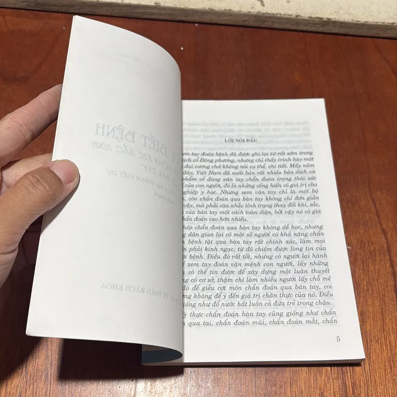 Nhìn Tay Biết Bệnh: Bí Quyết Chẩn Đoán Khí Sắc Hình Của  Bàn Tay -Phạm Viết Dự, Thái Nhiên 786804