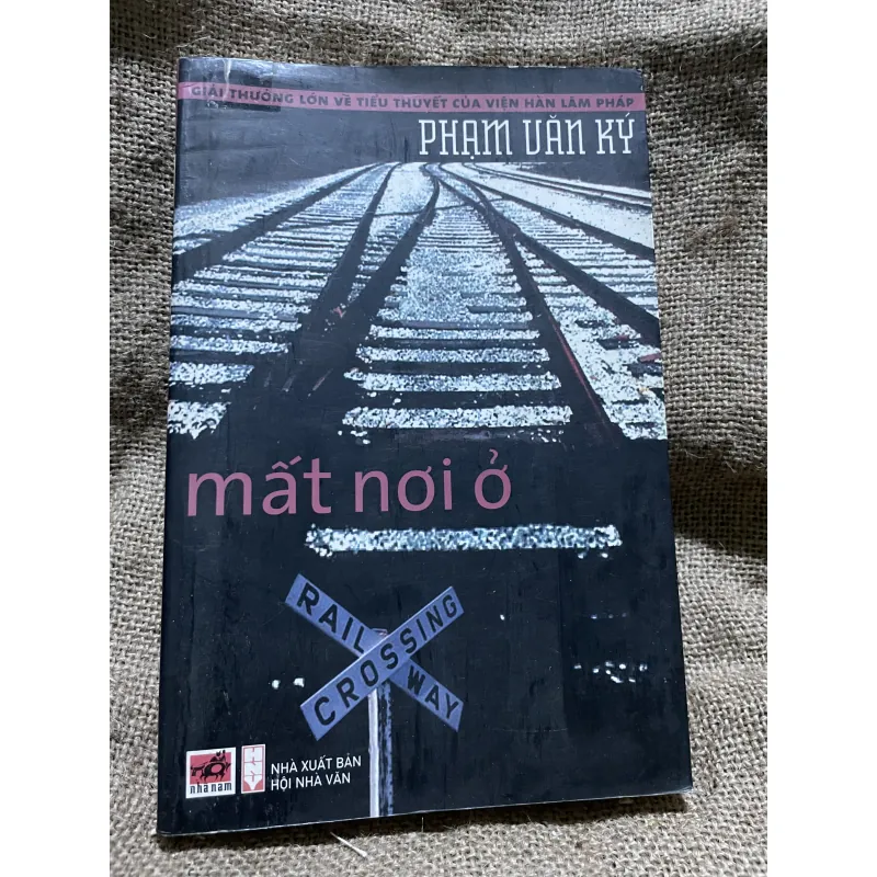 Mất nơi ở - Phạm Văn Ký - sách khổ lớn  1000052