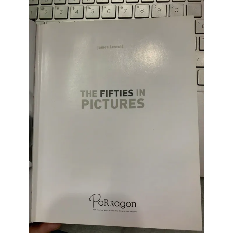 THE FIFTIES IN PICTURES (THẬP NIÊN NĂM MƯƠI QUA HÌNH ẢNH) - JAMES LESCOTT 752256