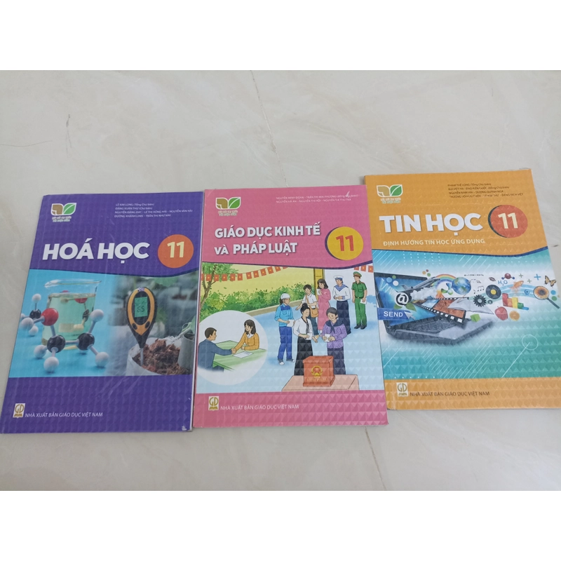 Combo 3 sách giáo khoa lớp 11 kết nối tri thức hóa học, GDKT và PL, tin học 460744