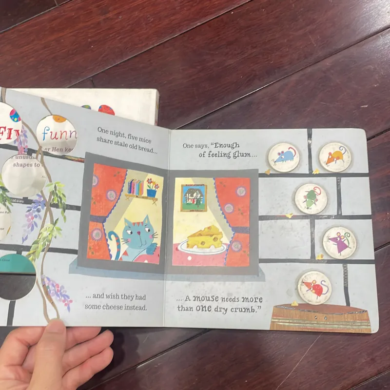 NGOẠI VĂN : sách tiếng anh counting :Five Funny Eggs hoặc Five Clever Mice : chọn 1 quyển  1027981