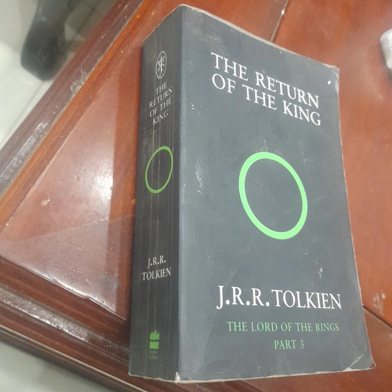 J.R.R. Tolkien - THE RETURN OF THE KING 519409
