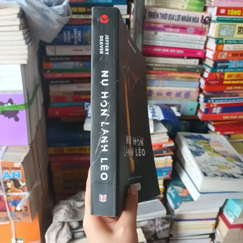 Nụ hôn lạnh lẽo - Jeffery Deaver 977718